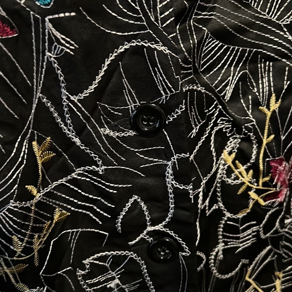 Vintage units floral embroidered button down top - Picture 2 of 7